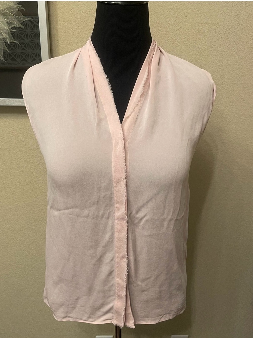 Elie Tahari Pale Pink Sleeveless Blouse Top Shirt Size Medium Fray Detail